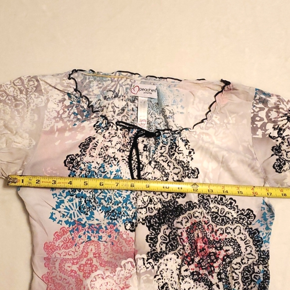 Sale 💥3/$30 Peaches Uniforms Printed Deep Pocket Scrub Top - Picture 6 of 9